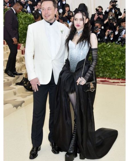 Elon Musk and Canadian singer Grimes ended their realtionship after three years of dating.